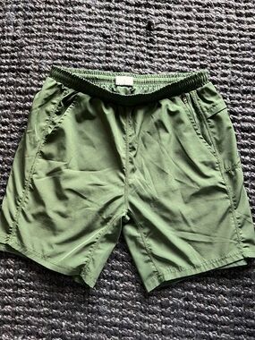 Caliville Men’s Olive Green Athletic Shorts Size Small with liner.